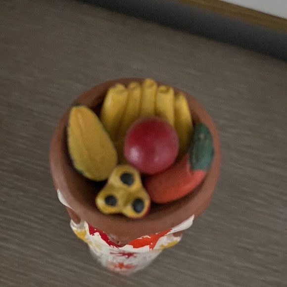 Jamaican lady statue, handpainted, terra-cotta - Picture 3 of 7